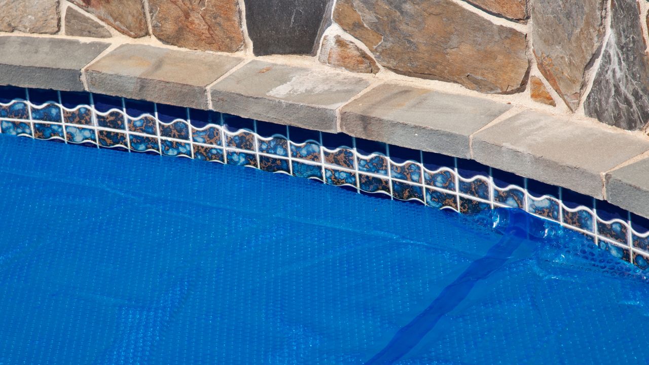 Cubierta de piscina y seguridad